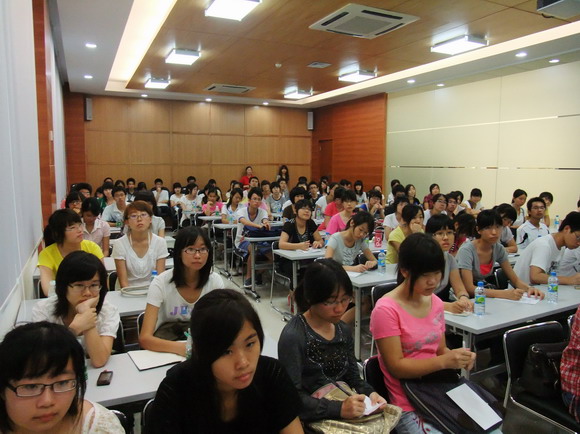 华南理工大学会计系师生到我司参观